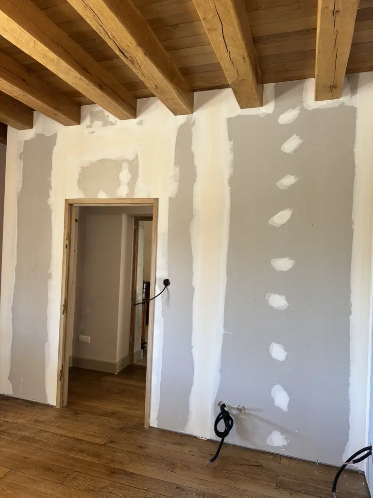 Travaux de plâtrerie et isolation sur un chantier